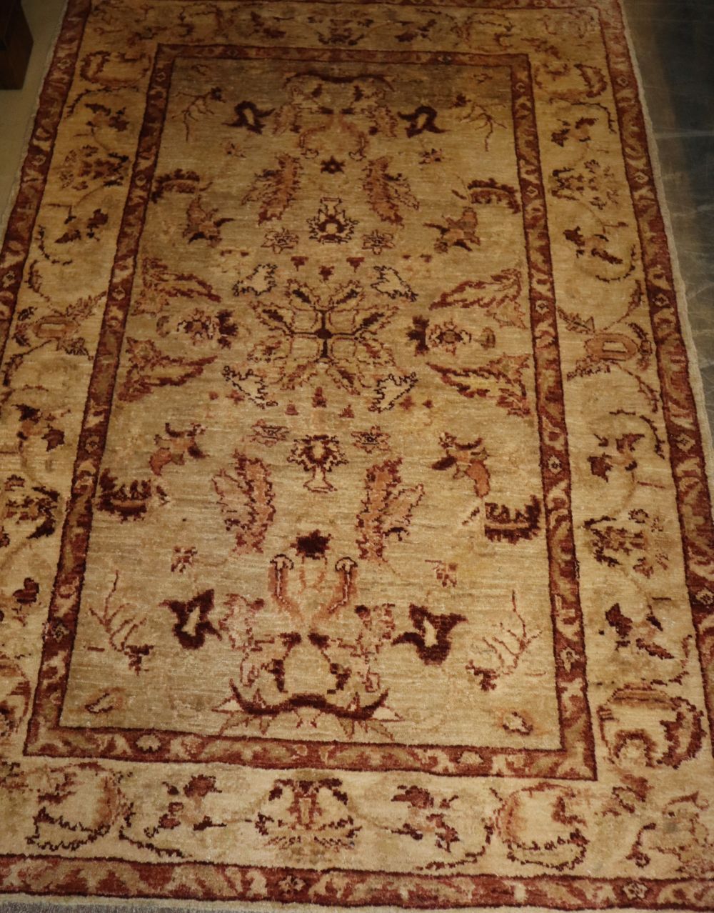 A Ziegler style rug, 180 x 120cm